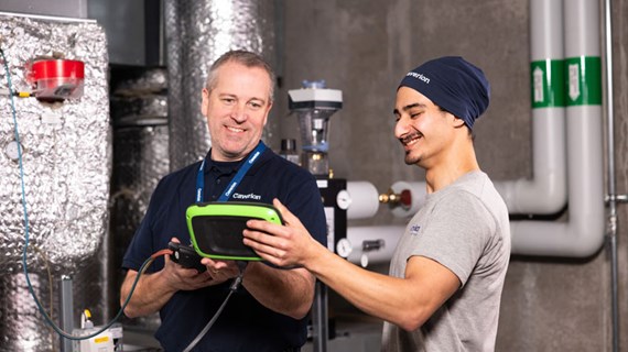 employees-smiling-looking-at-monitor.jpg (90.1 KB)