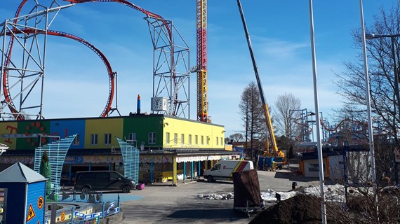 Särkänniemi: amusement park ride installations in challenging conditions