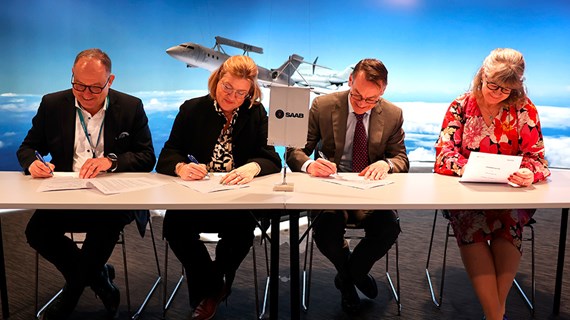 Signing.jpg (217 KB)