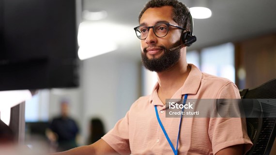 support-employee-smiling.jpg (145.3 KB)