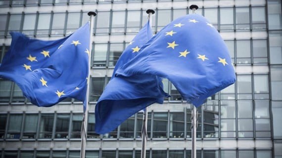 european-flags-waving-small.jpg (70.1 KB)