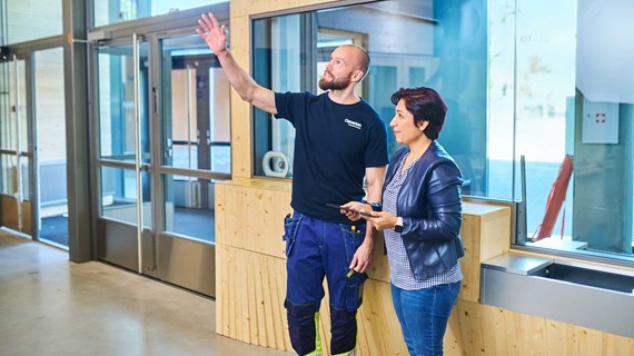 employees-doing-inspection.jpg (146 KB)