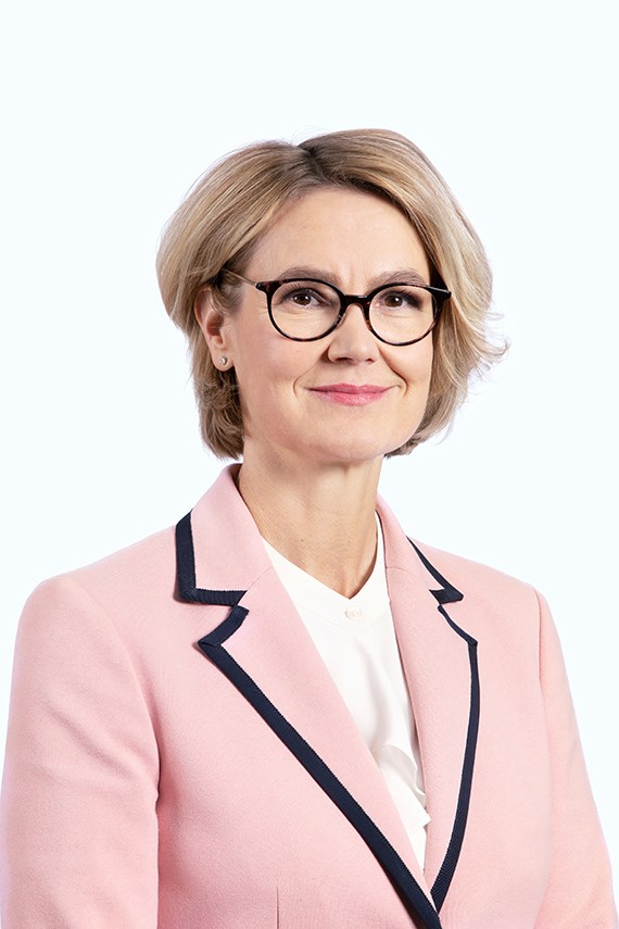 Elina Engman Industry Biographical details >> 
