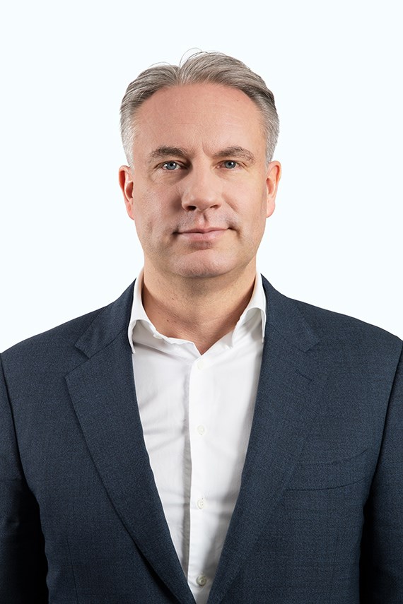 Kari Sundbäck Services, Solutions, Digital​ and Sustainability Biographical details >> 
